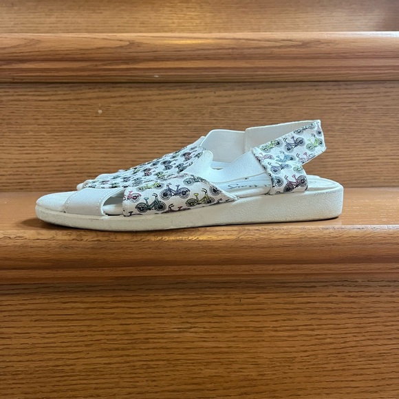 Coral Bay Summer Fun Bicycle Sandals - Picture 3 of 7